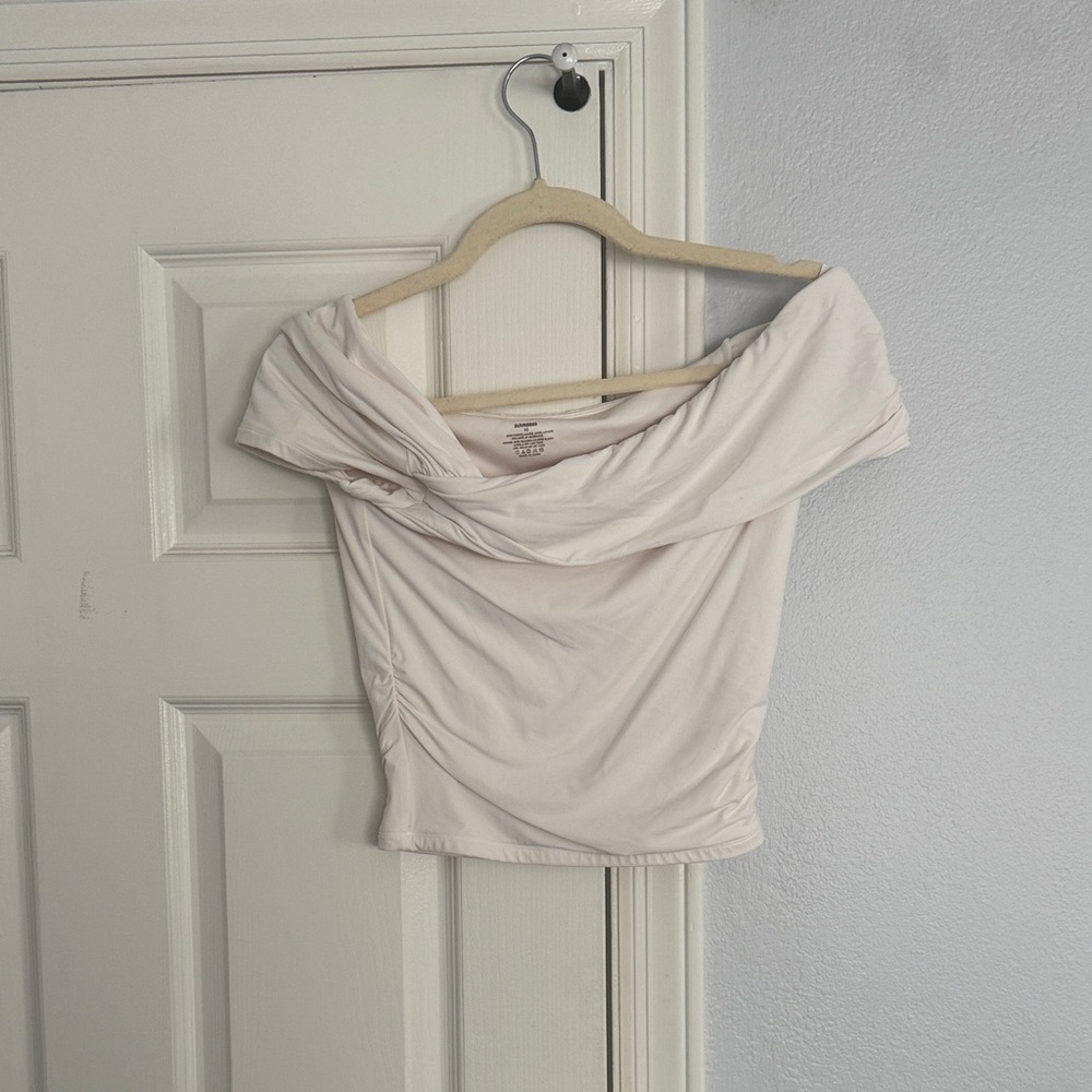 Chic Off-Shoulder Blouse in Soft Cream